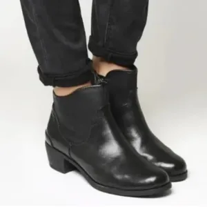 UGG Penelope Ankle Boots Black Suede Leather Size 8 Bootie Sherpa Lined