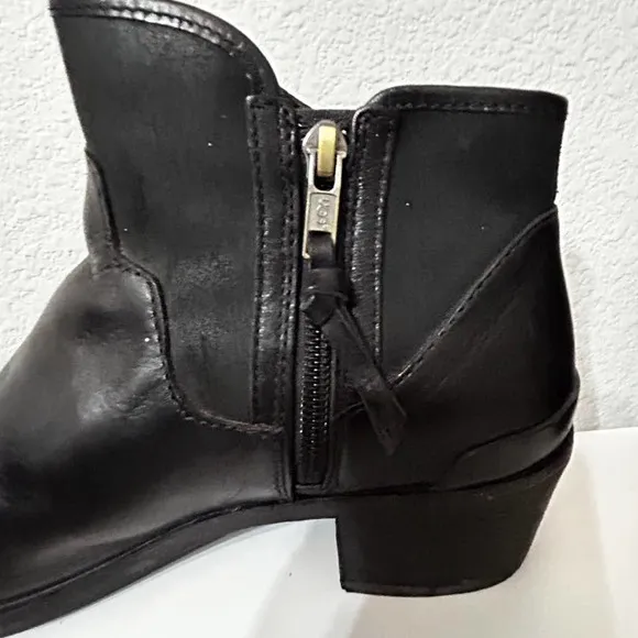 UGG Penelope Ankle Boots Black Suede Leather Size 8 Bootie Sherpa Lined