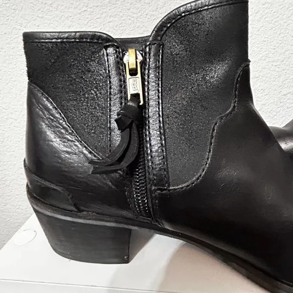 UGG Penelope Ankle Boots Black Suede Leather Size 8 Bootie Sherpa Lined