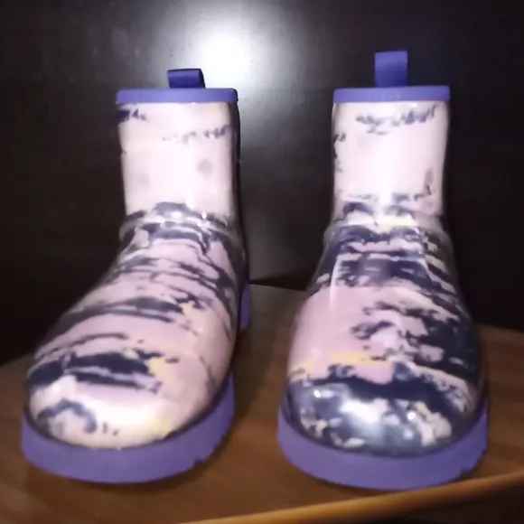 UGG Purple &amp; Pink Classic Clear Mini Marble Waterproof Pull-On Boot Booties Sz 9