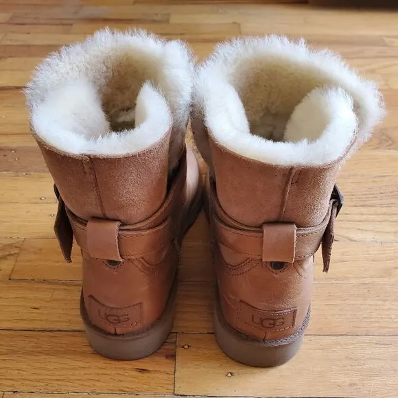 Ugg Romley Buckle Ankle Boots Tan Leather Round Toe Sheepskin Lining Boho Hippie