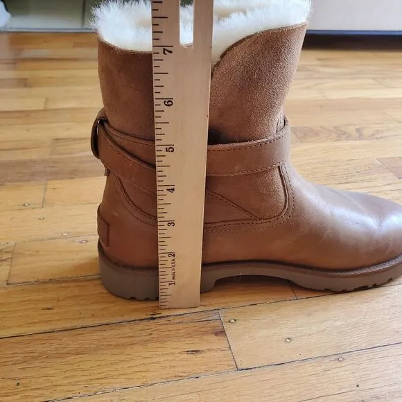 Ugg Romley Buckle Ankle Boots Tan Leather Round Toe Sheepskin Lining Boho Hippie