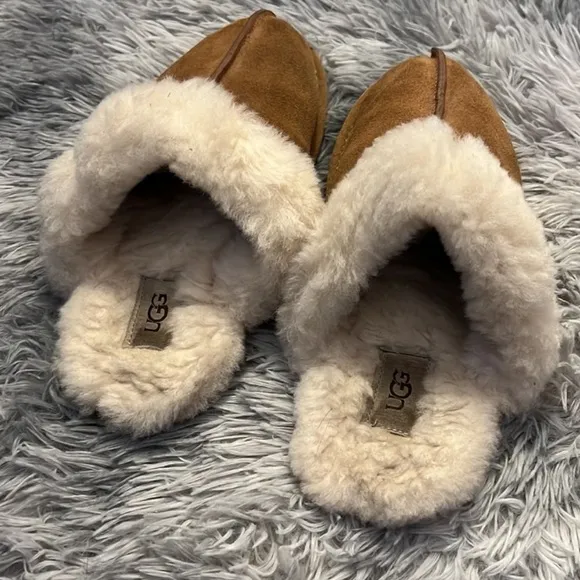 Ugg Slip On Slippers House Shoes Women’s US 7 EUC