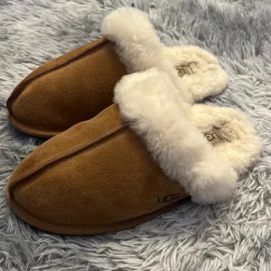 Ugg Slip On Slippers House Shoes Women’s US 7 EUC
