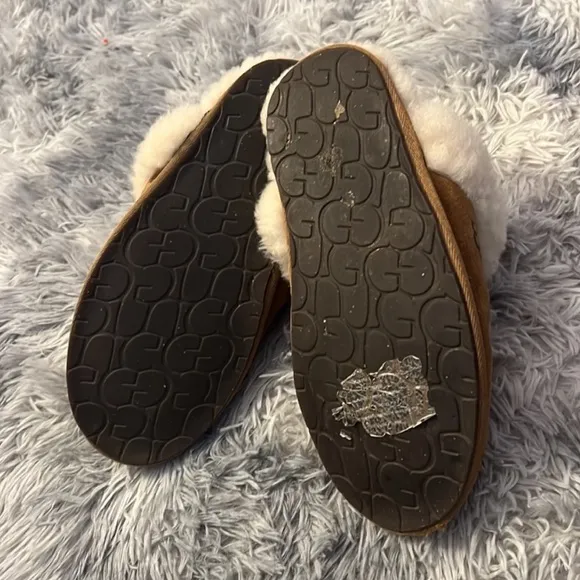 Ugg Slip On Slippers House Shoes Women’s US 7 EUC