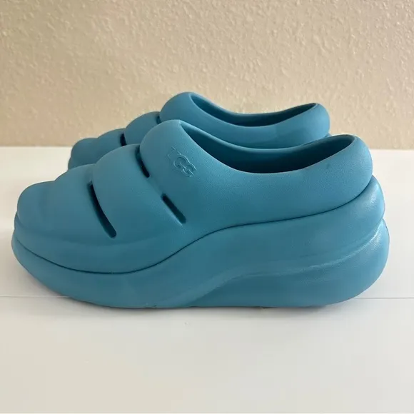 Ugg Sport Yeah Clogs in Blue Color sz W9