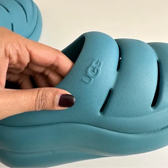 Ugg Sport Yeah Clogs in Blue Color sz W9