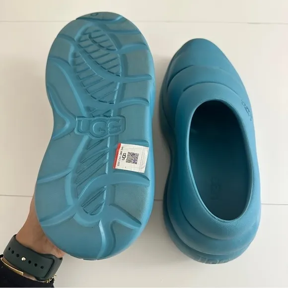 Ugg Sport Yeah Clogs in Blue Color sz W9