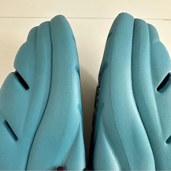 Ugg Sport Yeah Clogs in Blue Color sz W9