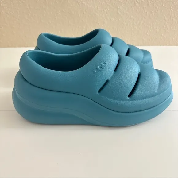 Ugg Sport Yeah Clogs in Blue Color sz W9