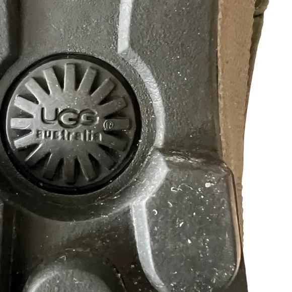UGG WATERPROOF EVENT SHEARLING LINED WINTER BOOTS WOMENS SIZE 9