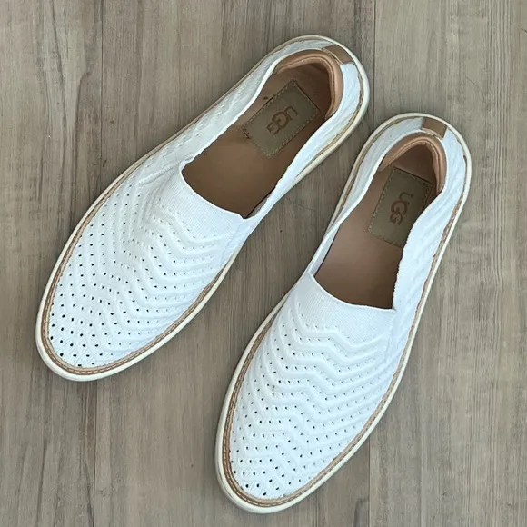 UGG Woman’s Sammy Chevron slip on mesh sneakers in a 9