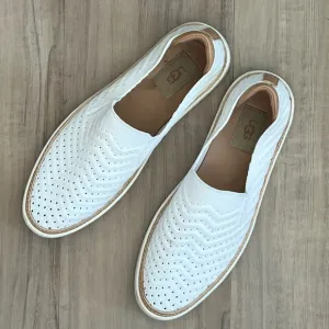 UGG Woman’s Sammy Chevron slip on mesh sneakers in a 9