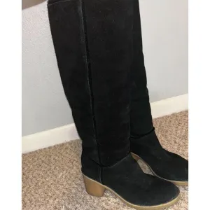 UGG Women Kasen Tall Waterproof Sheepskin Lined Black Suede Heel Boots‎ size 7