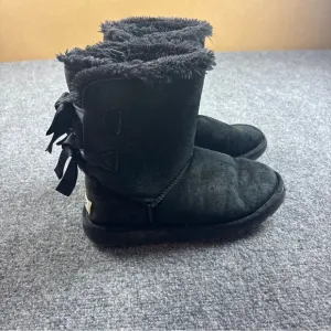 UGG Women’s Black Bailey Bow II Shearling Lined Boot size: 10
