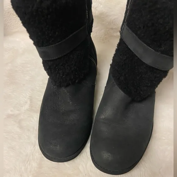 UGG® WOMEN'S BLAYRE II WATER RESISTANT BOOTS - ROUND TOE size 6.5