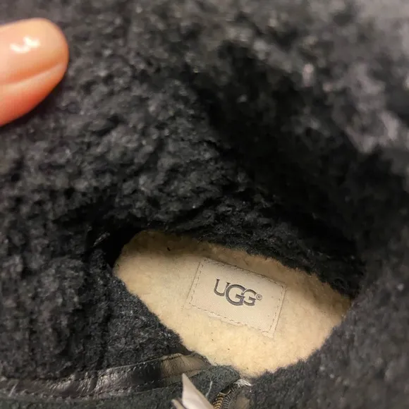 UGG® WOMEN'S BLAYRE II WATER RESISTANT BOOTS - ROUND TOE size 6.5