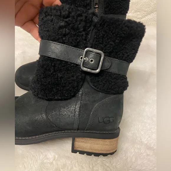 UGG® WOMEN'S BLAYRE II WATER RESISTANT BOOTS - ROUND TOE size 6.5