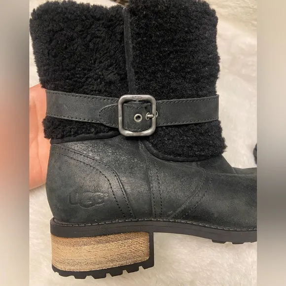 UGG® WOMEN'S BLAYRE II WATER RESISTANT BOOTS - ROUND TOE size 6.5