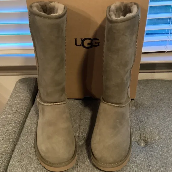UGG® Women's Classic II Tall Boots, size 9