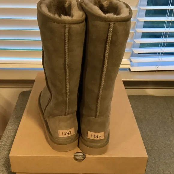UGG® Women's Classic II Tall Boots, size 9