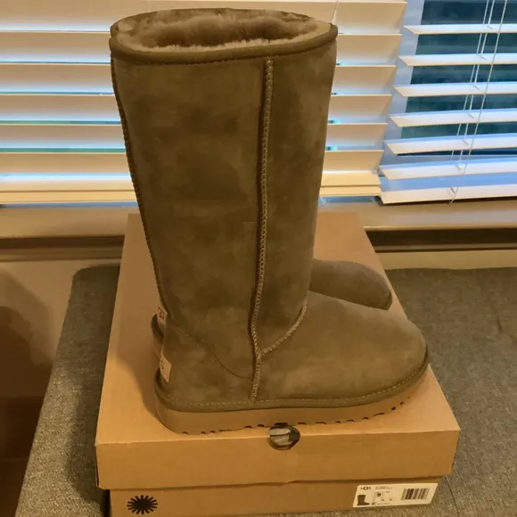 UGG® Women's Classic II Tall Boots, size 9