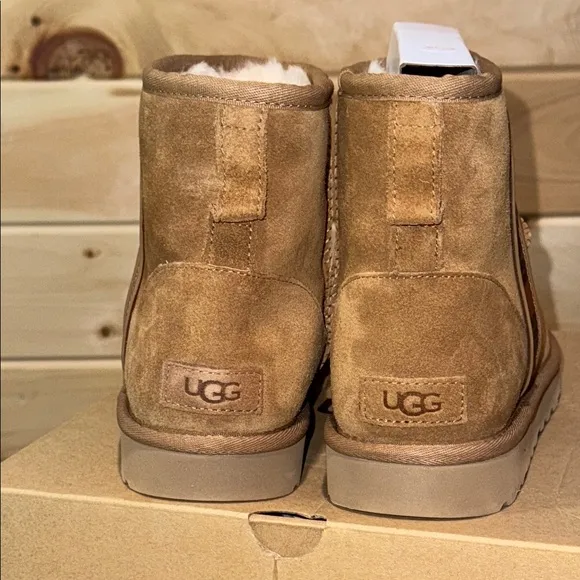 UGG Women's Classic Mini Side Logo II Boot 1134962 - SIZE 10- Chestnut
