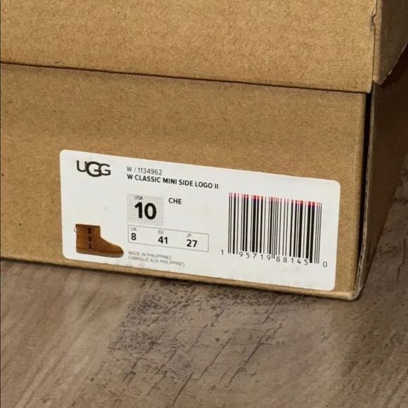 UGG Women's Classic Mini Side Logo II Boot 1134962 - SIZE 10- Chestnut