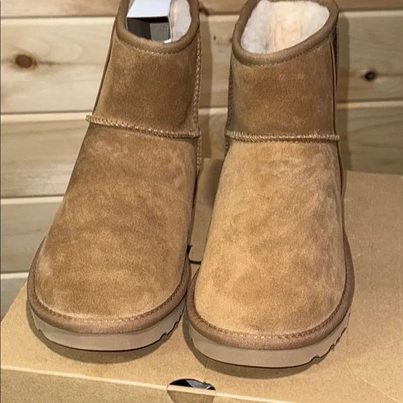 UGG Women's Classic Mini Side Logo II Boot 1134962 - SIZE 10- Chestnut