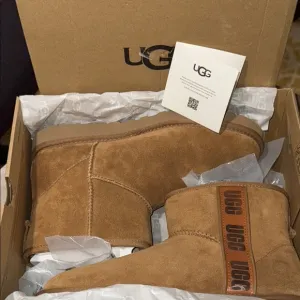UGG Women's Classic Mini Side Logo II Boot 1134962 - SIZE 10- Chestnut