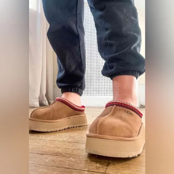 UGG® Women’s Tazz II Shearling Lined Platform Shoes in Chestnut