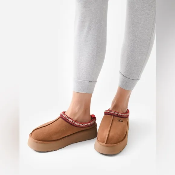 UGG® Women’s Tazz II Shearling Lined Platform Shoes in Chestnut