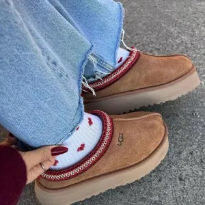 UGG® Women’s Tazz II Shearling Lined Platform Shoes in Chestnut