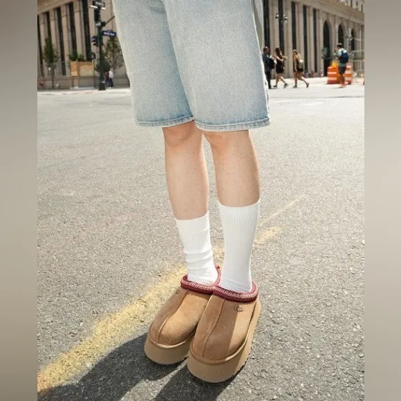 UGG® Women’s Tazz II Shearling Lined Platform Shoes in Chestnut