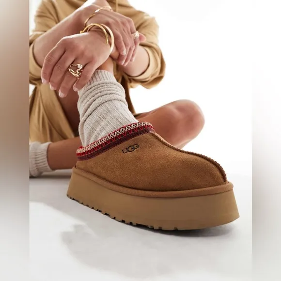 UGG® Women’s Tazz II Shearling Lined Platform Shoes in Chestnut
