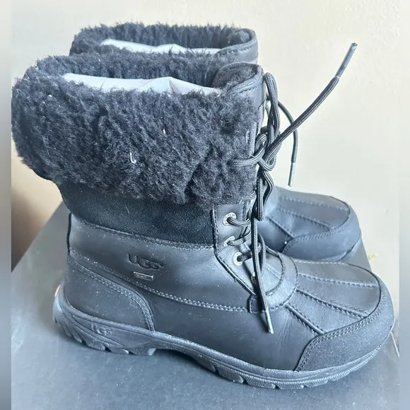 UGGS Men’s Waterproof Butte Black Boots Size 10 Duck Toe Wool Lining Lace Up