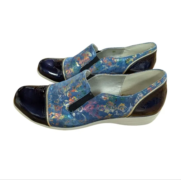 Un Tour En Ville UTN Navy Cap Toe Metallic Foil Slip On Shoes Size 41