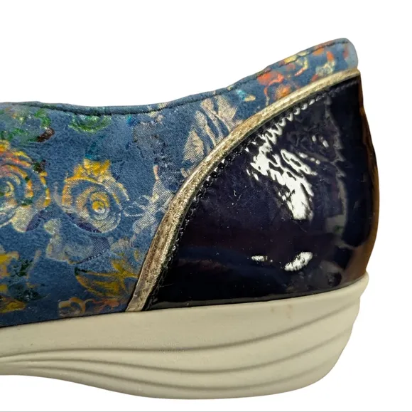 Un Tour En Ville UTN Navy Cap Toe Metallic Foil Slip On Shoes Size 41