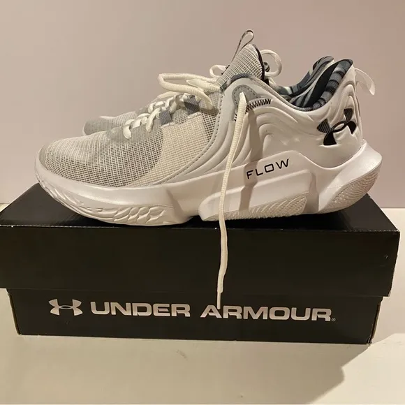 Under Armour Shoes M10.5 W12 Gray Sneaker Running Walking FLOW New