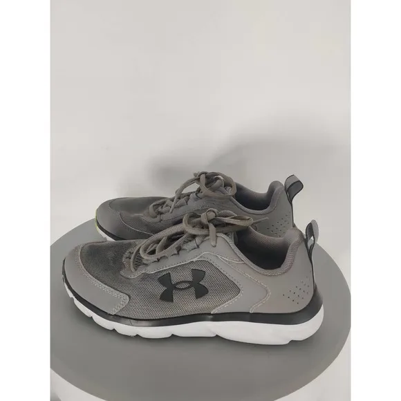 (V) Under Armour Youth shoes sneakers running sport sz 4Y