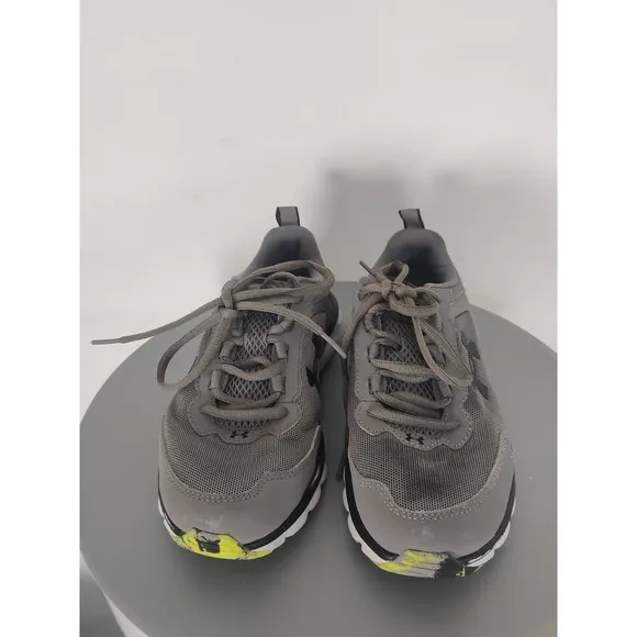 (V) Under Armour Youth shoes sneakers running sport sz 4Y