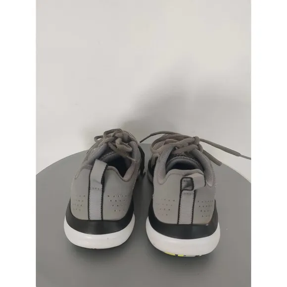 (V) Under Armour Youth shoes sneakers running sport sz 4Y