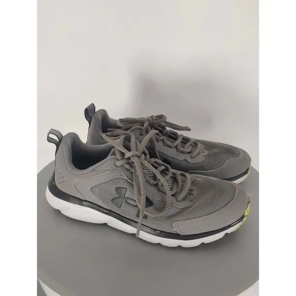 (V) Under Armour Youth shoes sneakers running sport sz 4Y