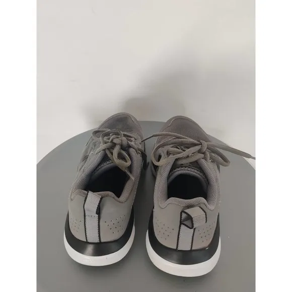 (V) Under Armour Youth shoes sneakers running sport sz 4Y
