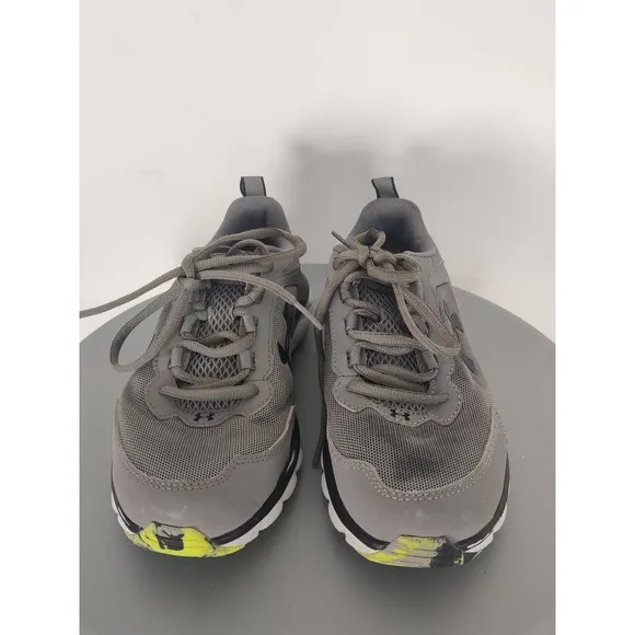 (V) Under Armour Youth shoes sneakers running sport sz 4Y