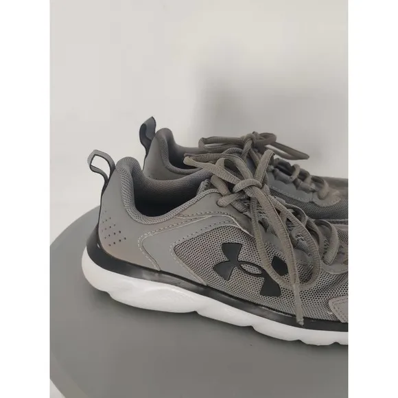(V) Under Armour Youth shoes sneakers running sport sz 4Y