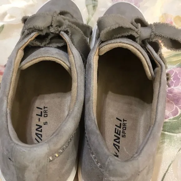 Vaneli Sport Yolki Lace Up Sneaker Grey Suede size 10N