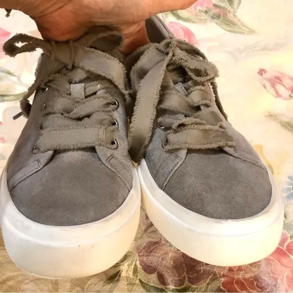 Vaneli Sport Yolki Lace Up Sneaker Grey Suede size 10N
