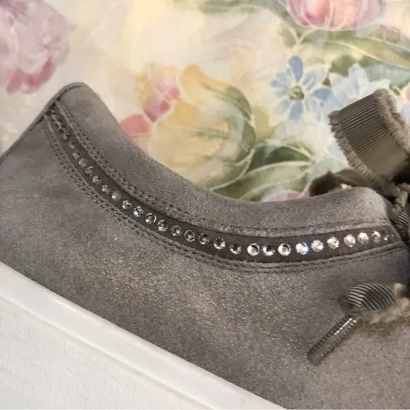 Vaneli Sport Yolki Lace Up Sneaker Grey Suede size 10N