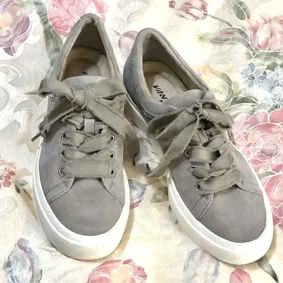 Vaneli Sport Yolki Lace Up Sneaker Grey Suede size 10N
